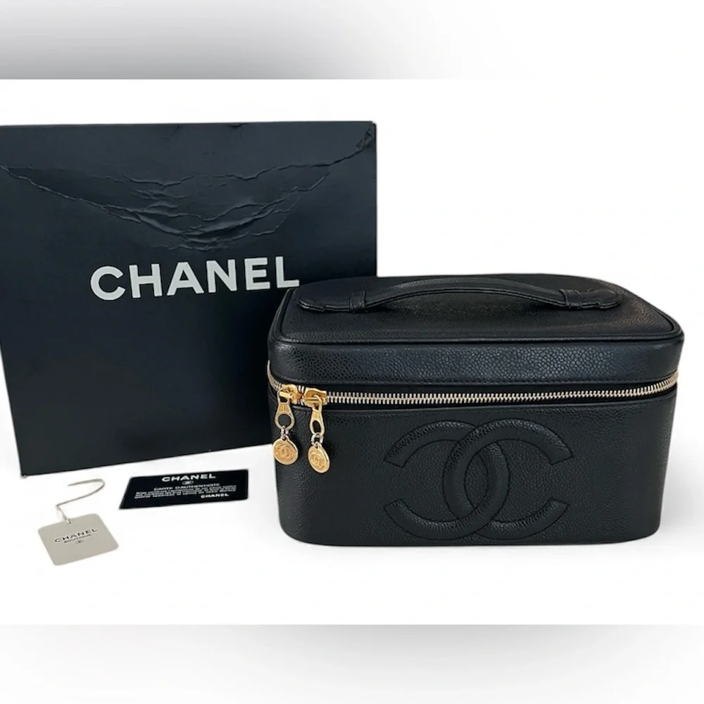 CHANEL Rare 1997 Mirrored Vanity Cosmetic Case / Make Up Bag / Caviar Leather - Picture 2 of 16